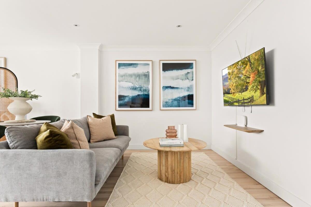 Chic With A Pool And Moments From Shop * Sydney